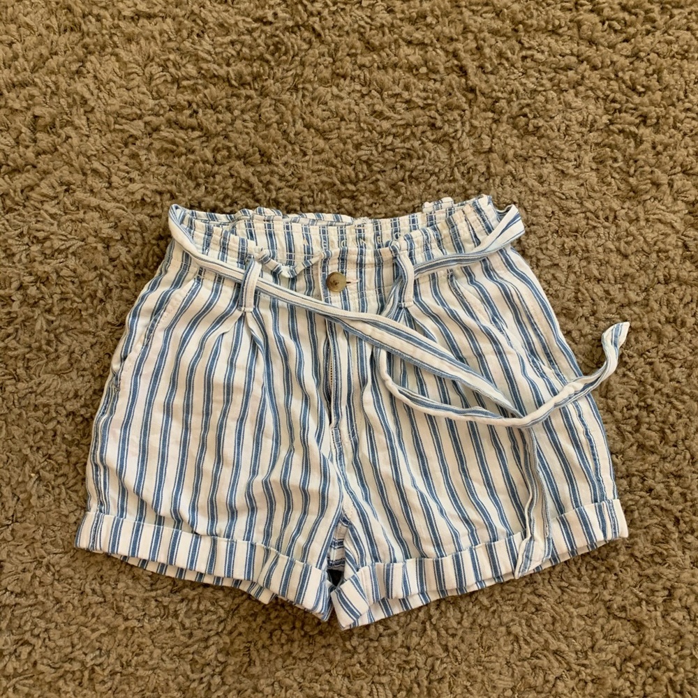 American Eagle Outfitters paper bag shorts
